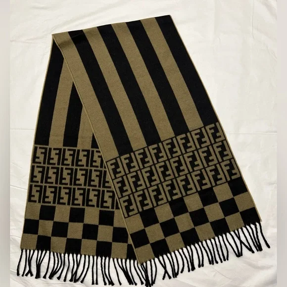 FENDI SCARF IN PRISTINE CONDITION - Picture 2 of 3